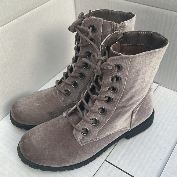 PALACE Boots - Picture 3 of 5